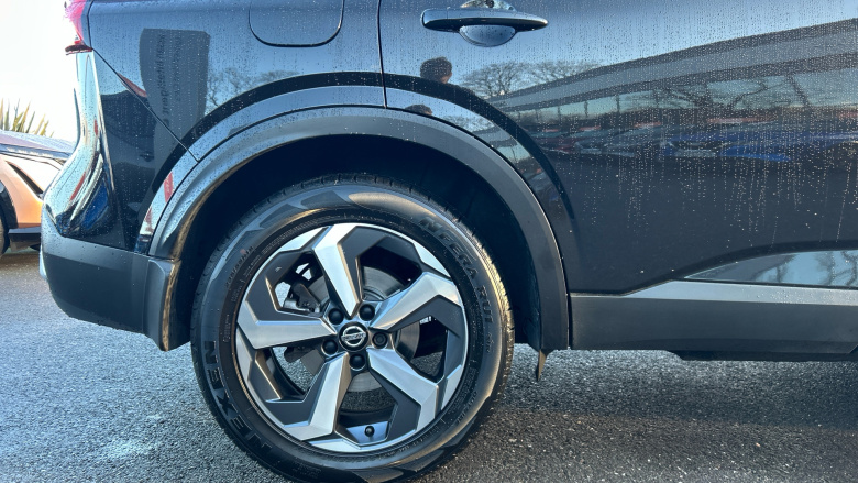 Nissan Qashqai 1.3 DiG-T MH N-Connecta 5dr Petrol Hatchback